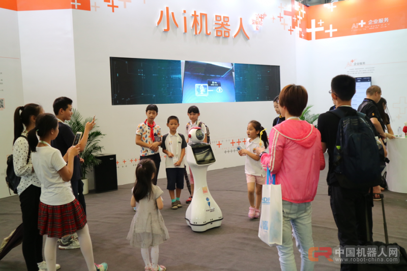 小i机器人上海国际信息消费博览会受追捧